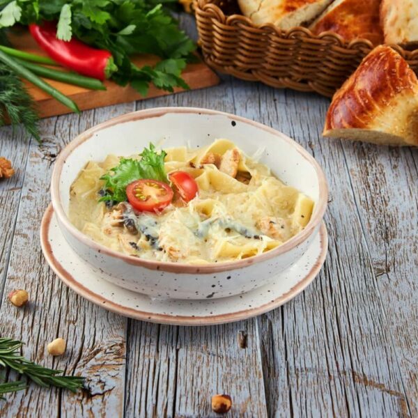 Фетучини с цыпленком и грибами